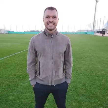 Валери Божинов върти бизнес с имоти в чужбина