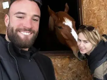 Валери качи Мария Бакалова на кон