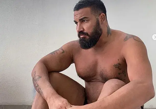 Вирус тръшна Азис