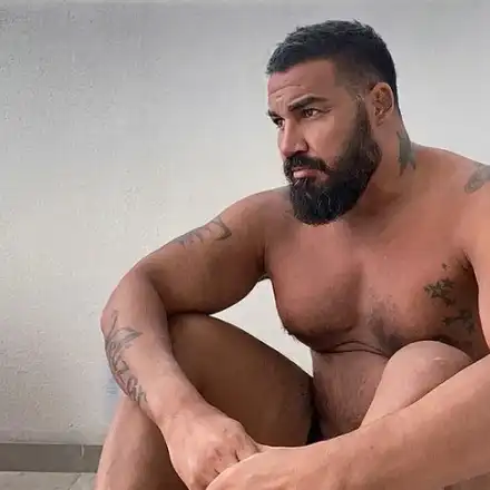 Вирус тръшна Азис