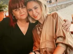 Мария Бакалова води майка си в Канада