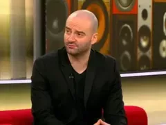 Тома печели „Капките”?
