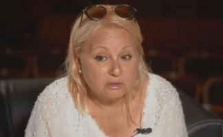 Тони Димитрова  се моли за баща си