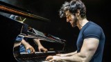 Евгени Генчев живеел с жена с две деца