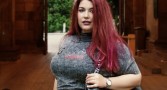 Перверзници атакуват Пам Велидис със снимки на членовете си
