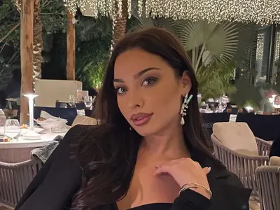 Айлин от „Ергенът” се уреди в киното