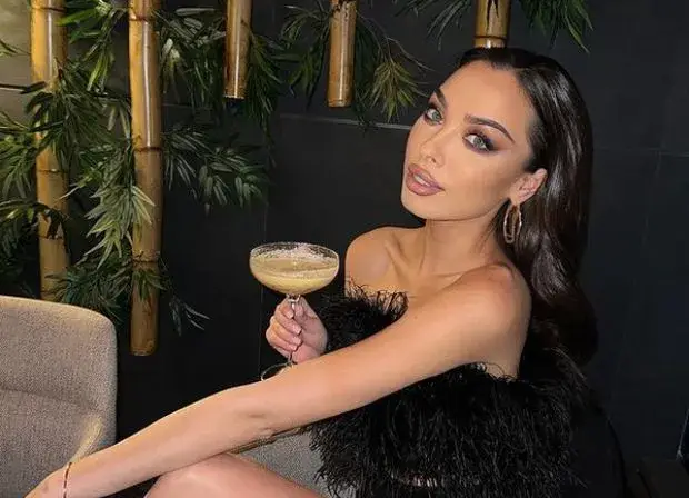 Айлин от „Ергенът“: Спах с колегата на мама, не му „стана“