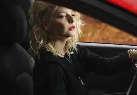 Алекс Сърчаджиева яхна нов автомобил за 70 бона