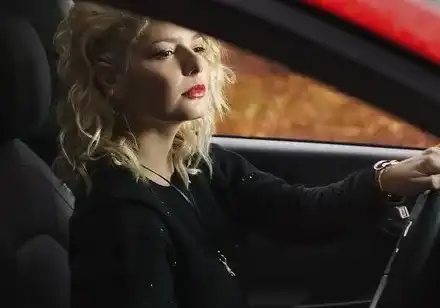 Алекс Сърчаджиева яхна нов автомобил за 70 бона