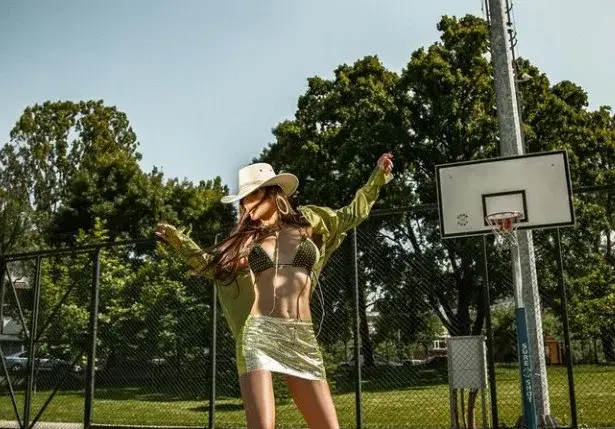 Анелия се показа като секси спортистка