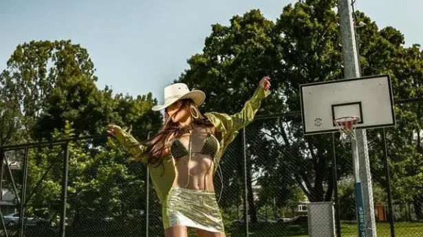 Анелия се показа като секси спортистка