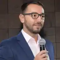 Антон Хекимян закъса с очите като Слави