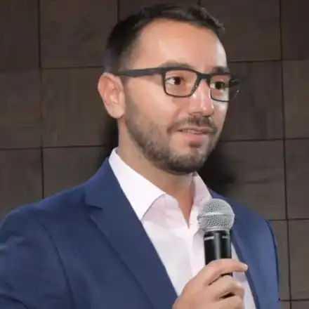 Антон Хекимян закъса с очите като Слави