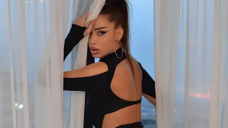 Ариа с ново гадже, след като Йомов я хванал на калъп