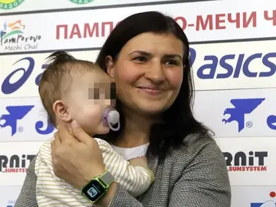 Бебето на Стойка Кръстева расте в залата