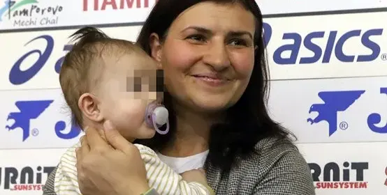 Бебето на Стойка Кръстева расте в залата