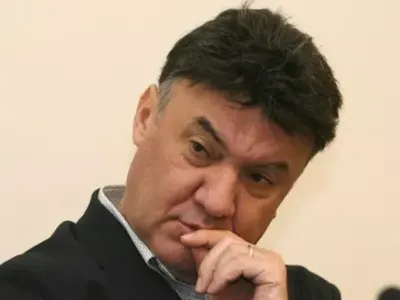 Боби Михайлов чака бебе от секретарката си?