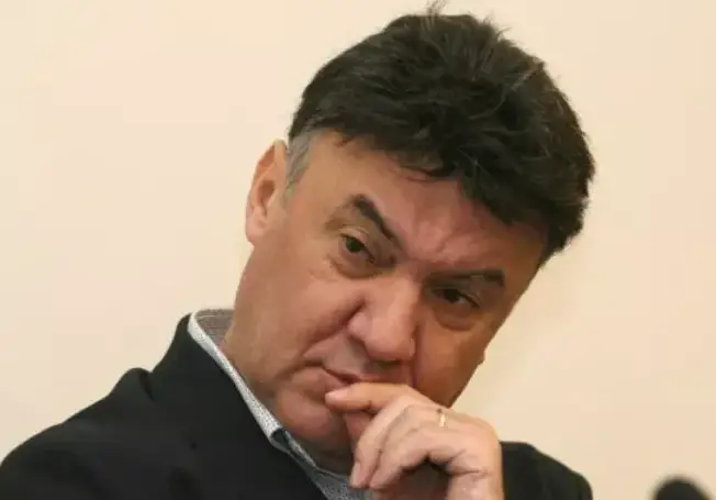 Боби Михайлов чака бебе от секретарката си?