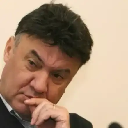 Боби Михайлов чака бебе от секретарката си?