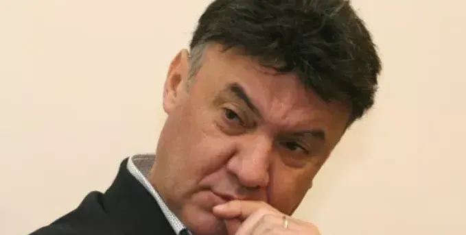 Боби Михайлов чака бебе от секретарката си?