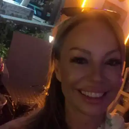 Божана Филипова лудо влюбена в младок (Бившата синоптичка се обезобрази с филъри)