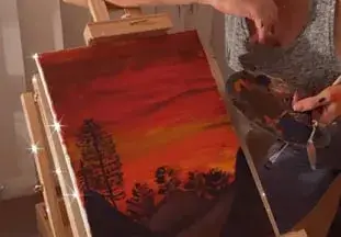 Черната Златка рисува картини с лъжица