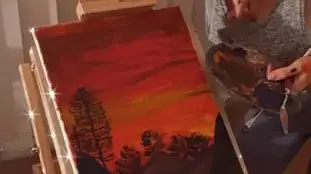 Черната Златка рисува картини с лъжица