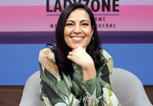 Деси Стоянова прави бръчки от усмивки