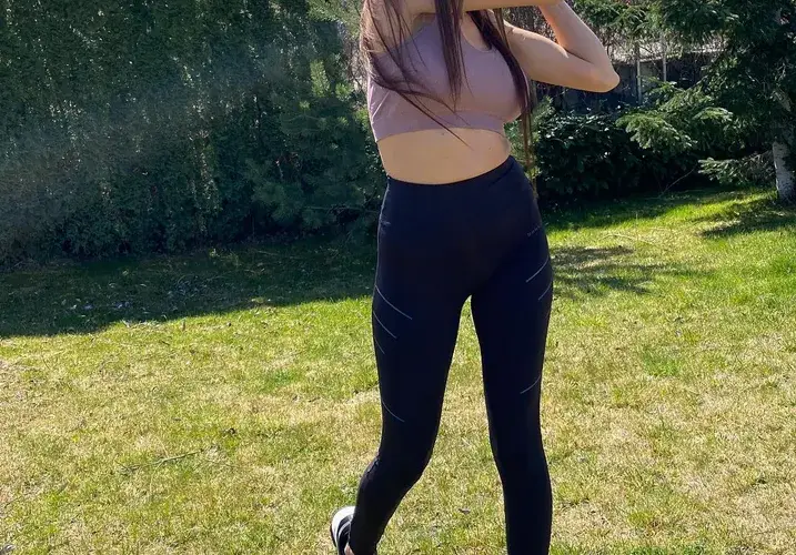 Докато не снима розови филмчета: Диана Габровска се учи на голф