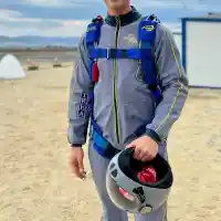 Филип Буков с болното сърце скочи с парашут (Актьорът оздравя с бясна скорост след „Сървайвър”)