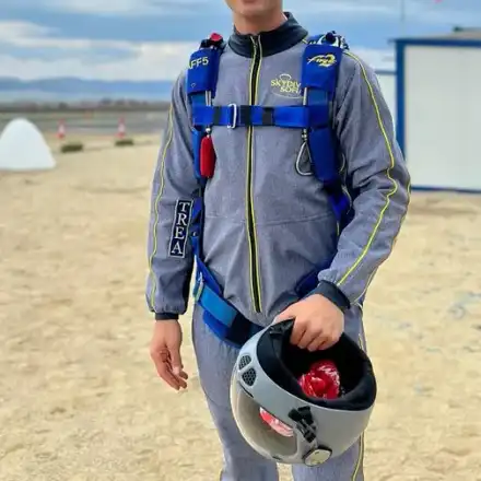 Филип Буков с болното сърце скочи с парашут (Актьорът оздравя с бясна скорост след „Сървайвър”)