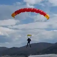 Филип Буков с болното сърце скочи с парашут (Актьорът оздравя с бясна скорост след „Сървайвър”)