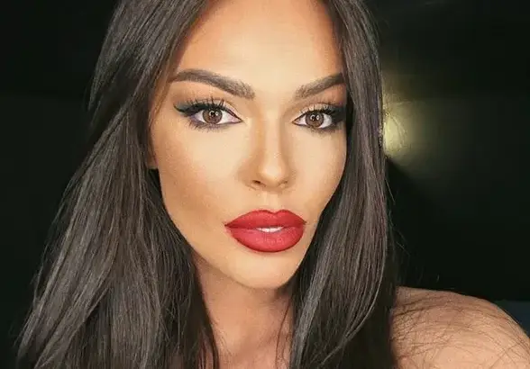 Галена все е посинена след снимки на клип