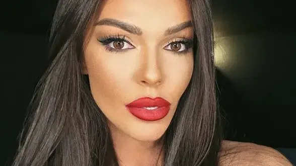 Галена все е посинена след снимки на клип