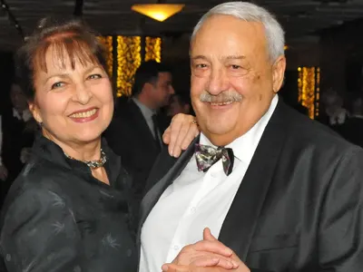 Гарелов не може да  погребе жена си