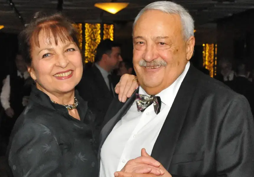 Гарелов не може да  погребе жена си