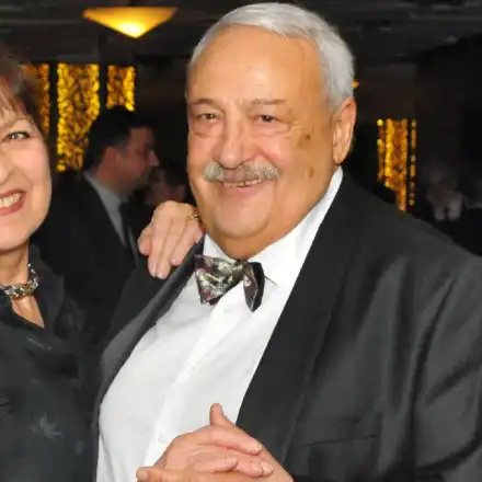 Гарелов не може да  погребе жена си