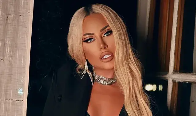 Гери-Никол се чекне по сутиен и гащи (СНИМКИ)