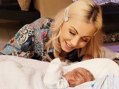 Камелия има дете  срещу 40 000 евро?