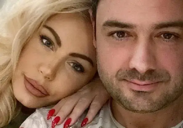 Камелия кри цели 7 години, че е омъжена