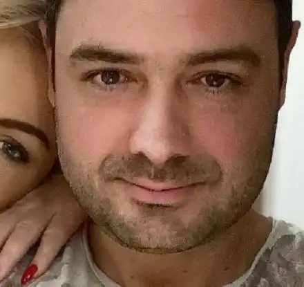 Камелия кри цели 7 години, че е омъжена