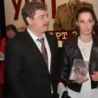 Камен Донев живее с 30-годишна красавица