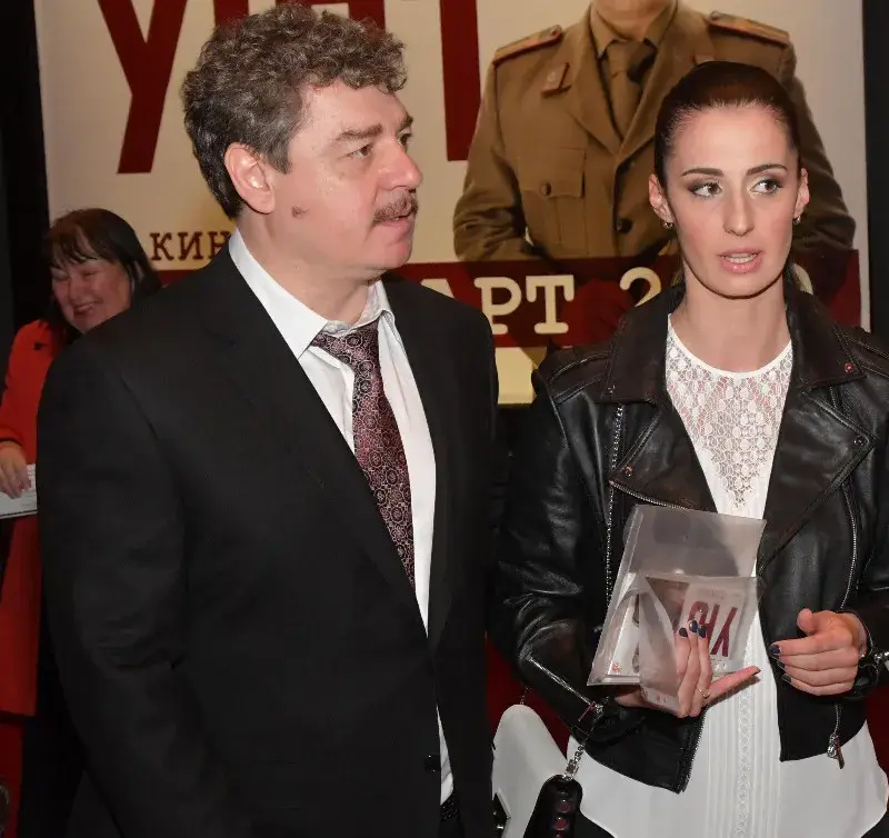 Камен Донев живее с 30-годишна красавица