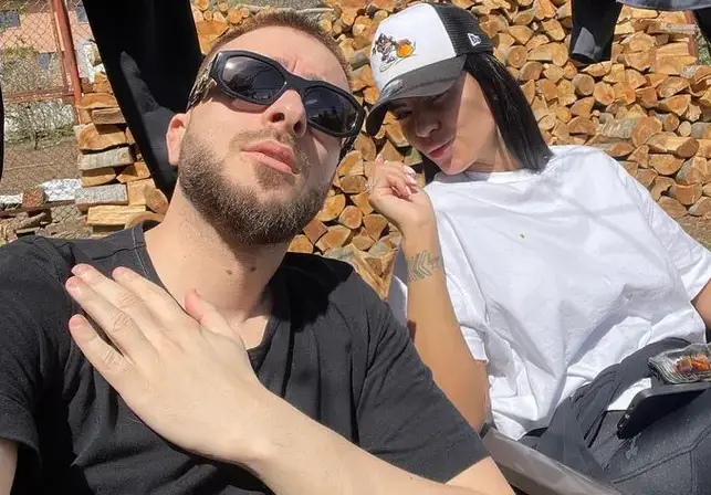 Kриско дари жена си с бижу за 10 бона