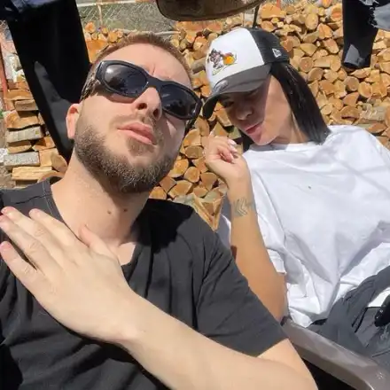 Kриско дари жена си с бижу за 10 бона