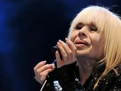 Лили Иванова си показа петела