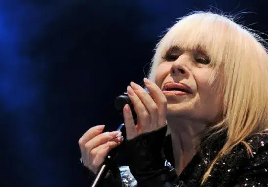 Лили Иванова си показа петела