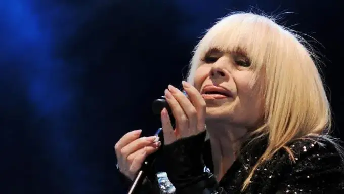 Лили Иванова си показа петела