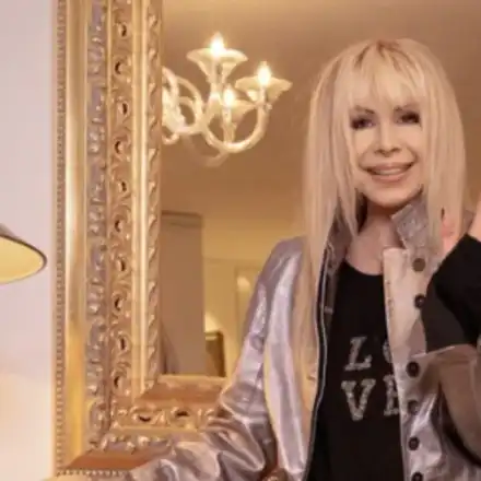 Лили Иванова яде мед от село с извънземни