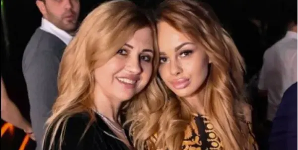 Майката на Сузанита пристава на гаджето в Англия